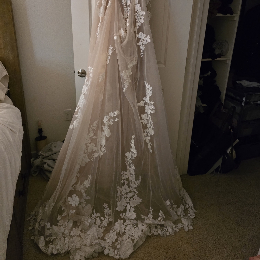 Allure Bridals Cream and White Wedding Dress - Picture 4 of 8